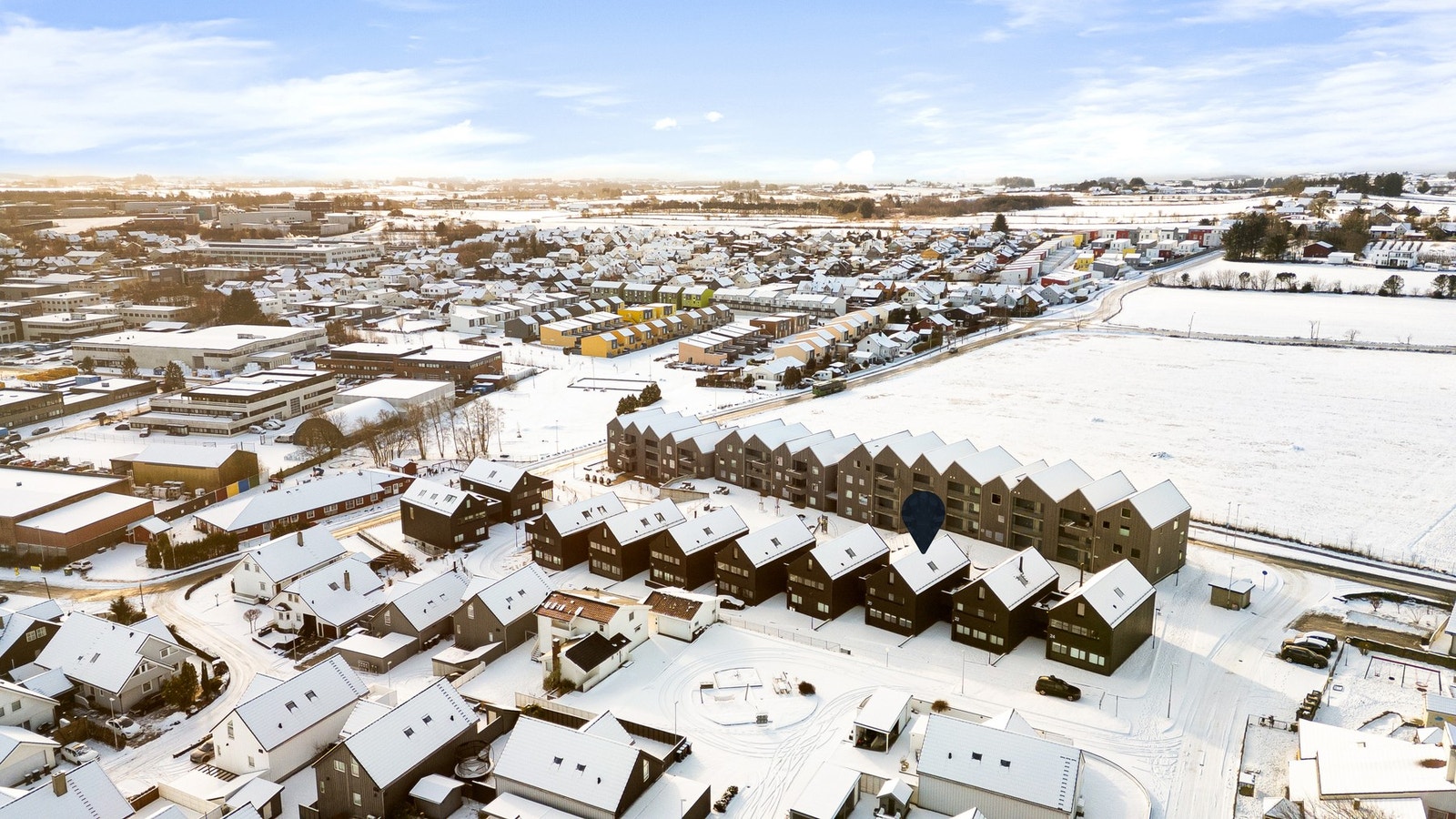 Randaberg byr på et godt utvalg av servicetilbud, og det er kun ca. 15 minutters kjøring til Stavanger sentrum med alle byens fasiliteter, arbeidsplasser, kultur- og utelivstilbud. Galleribilde