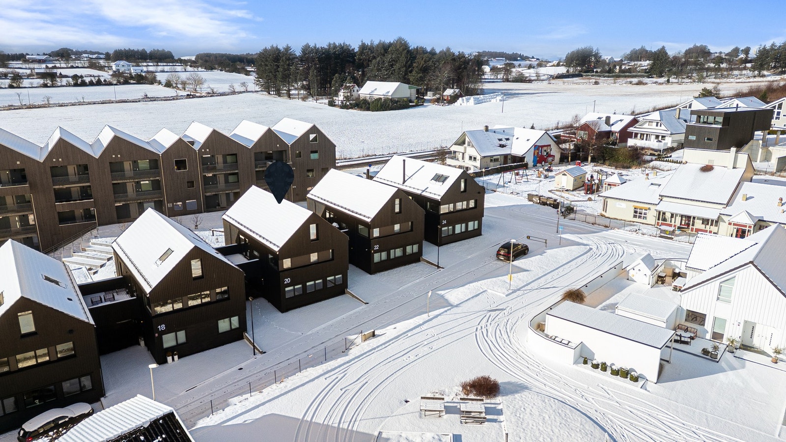 Her bor du i rolige og trygge omgivelser med kort vei til skole, barnehage, lekeplasser og flotte turområder. Galleribilde