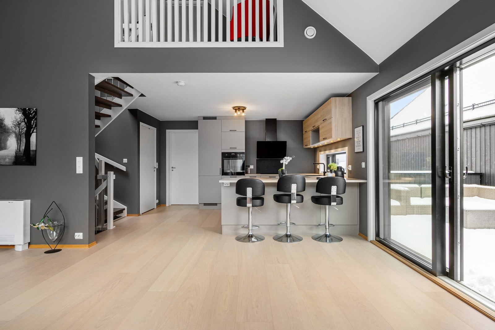 Stue- og kjøkken i åpen løsning. Galleribilde