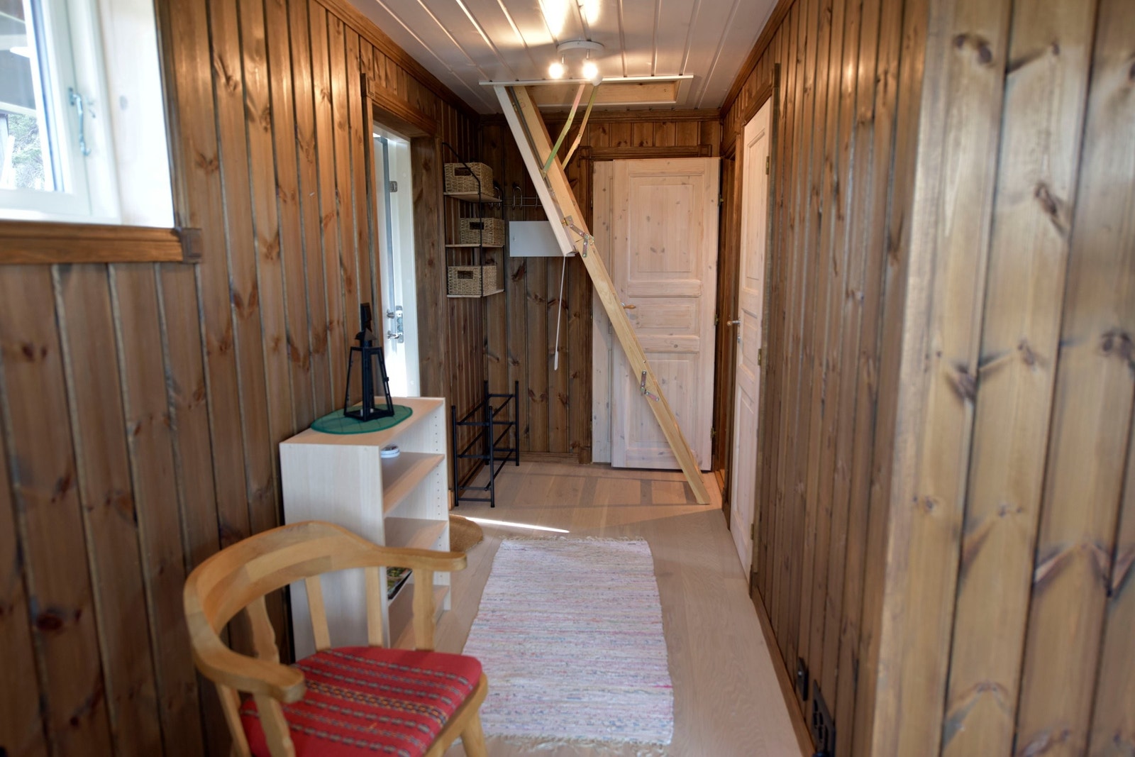 Entre sett fra stuen. Trapp opp til loftet Galleribilde