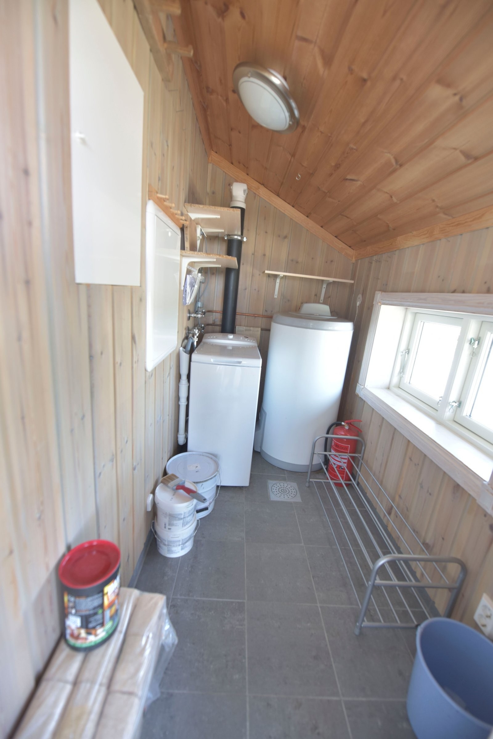 Teknisk rom m/varmtvannsbereder.
Vaskemaskinen følger hytta. Galleribilde