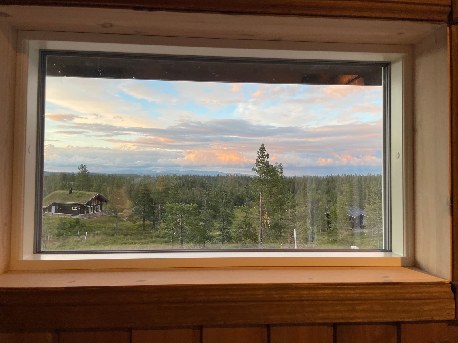 Utsyn mot Norefjell fra kjøkkenkroken Galleribilde