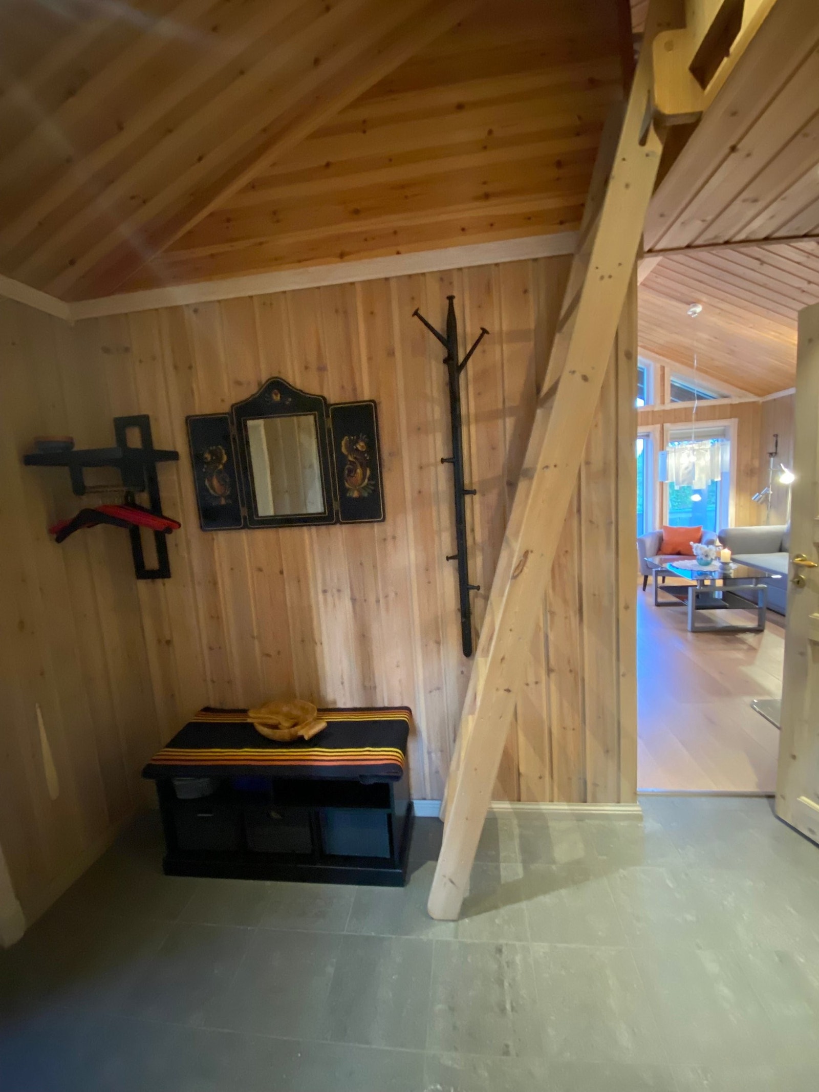 Entre med varmekabler i flislagt gulv Galleribilde