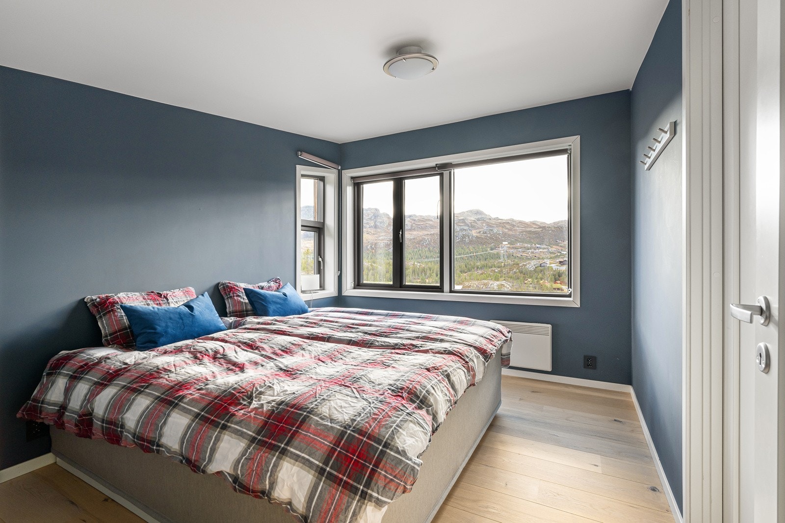 Hovedsoverom med god plass til dobbeltseng. Galleribilde