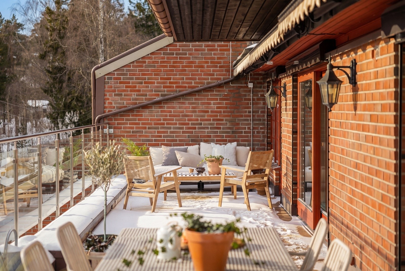 Terrassen er på hele 44 m², og kan enkel innredes med både loungegruppe og spiseplass. Galleribilde