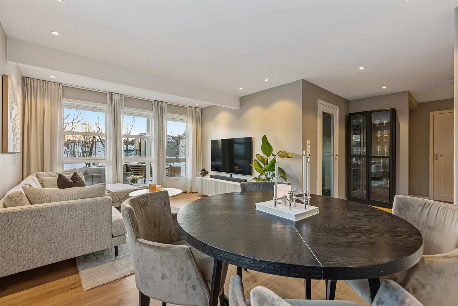 Her ligger forholdene til rette for å invitere venner og familie til hyggelige sammenkomster. Galleribilde