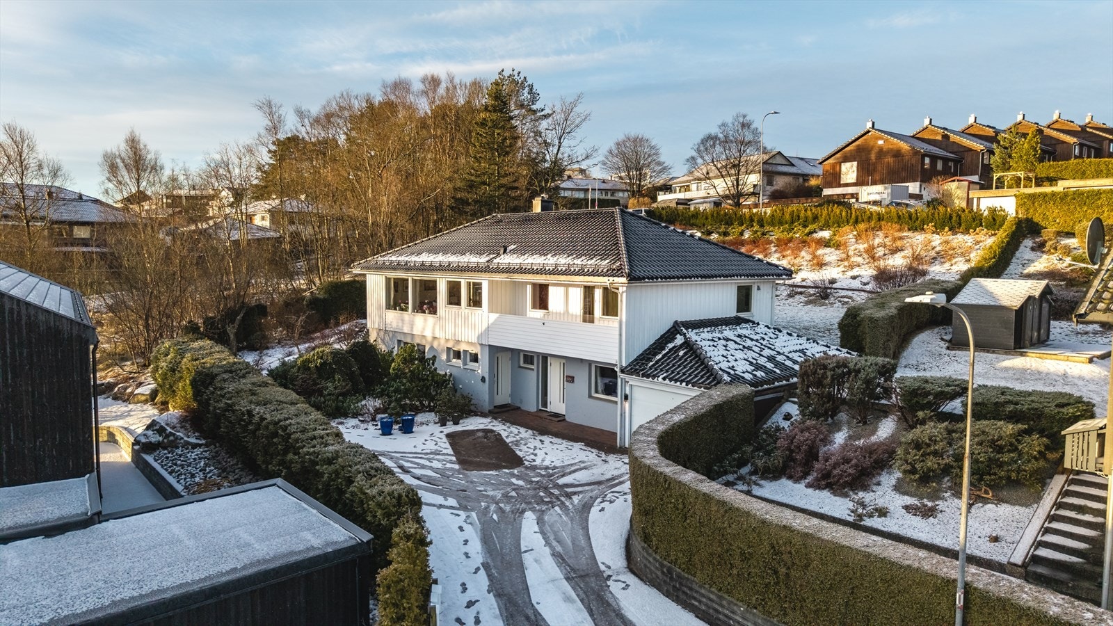 Velkommen til Solbakken 31 - Presenteres av EiendomsMegler 1 | Helge Stangeland. Fotograf Truls Schaal Galleribilde