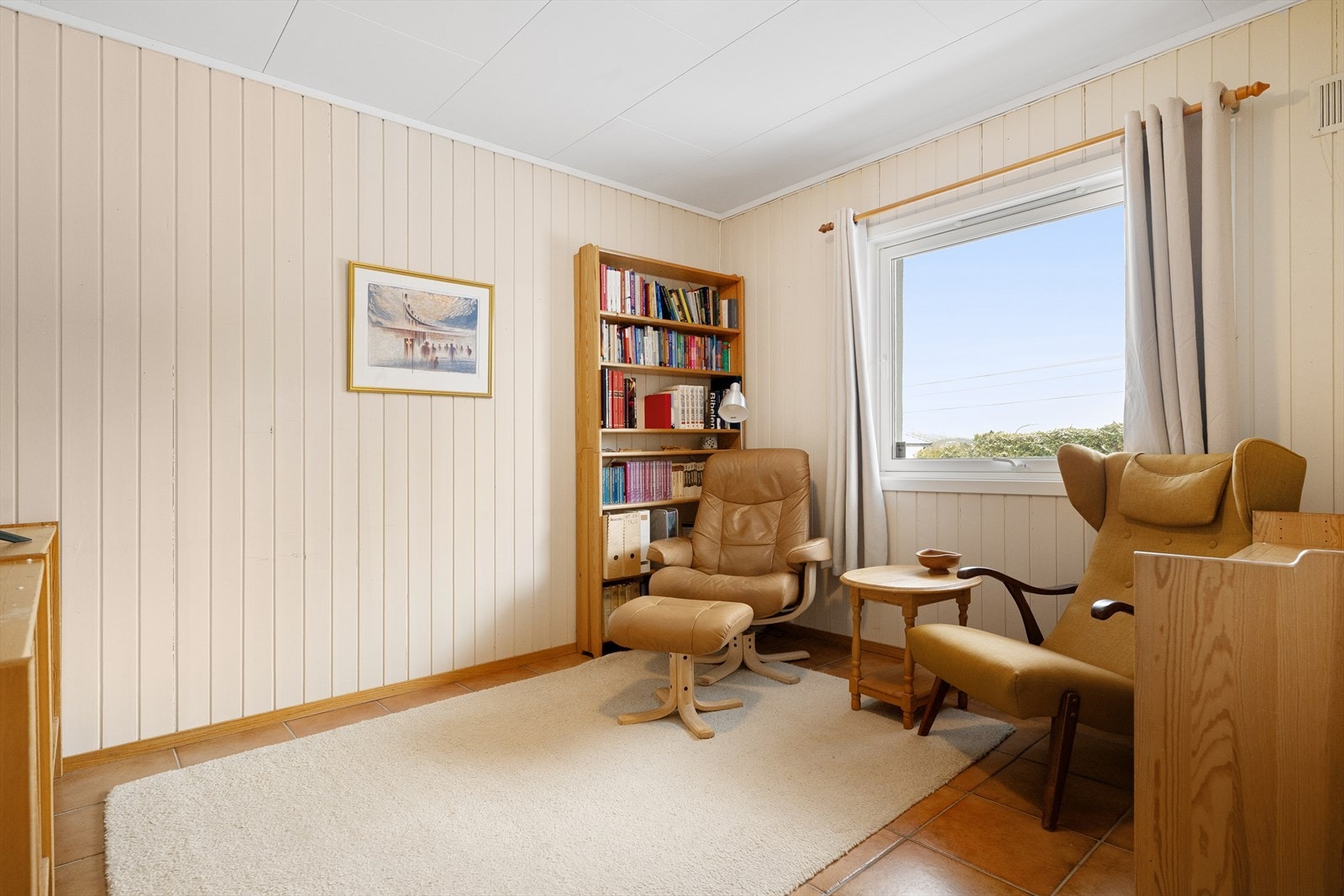 Soverom som benyttes i dag som tv-stue (ikke bygget godkjent) Galleribilde