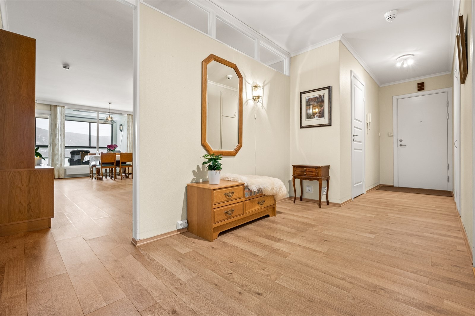 Romslig entre Galleribilde