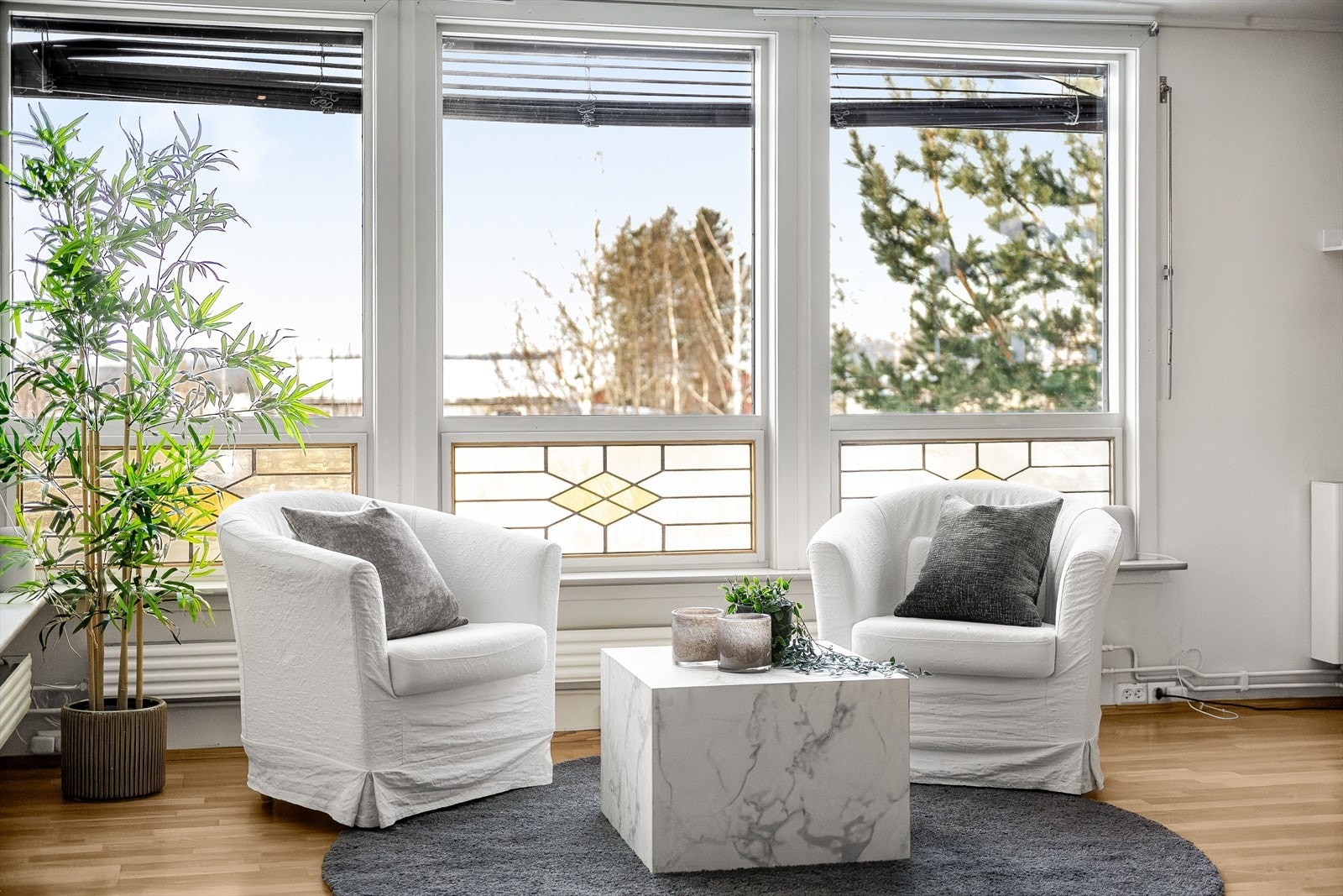 Boligen holdes god og lun på vinterstid med bergvarme til radiatorer. Galleribilde