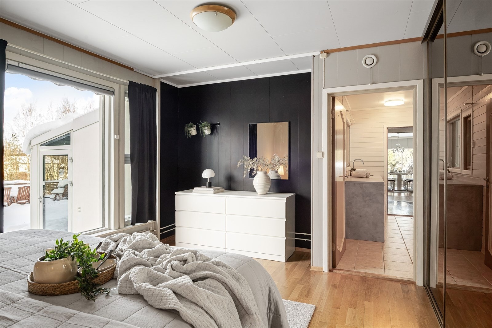 Det er også ytterligere plass til kommoder eller hjemmekontor. Galleribilde