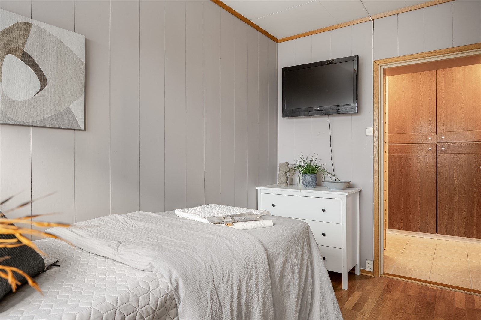 På soverommet er det også plass til seng, samt en kontorpult eller kommode. Galleribilde