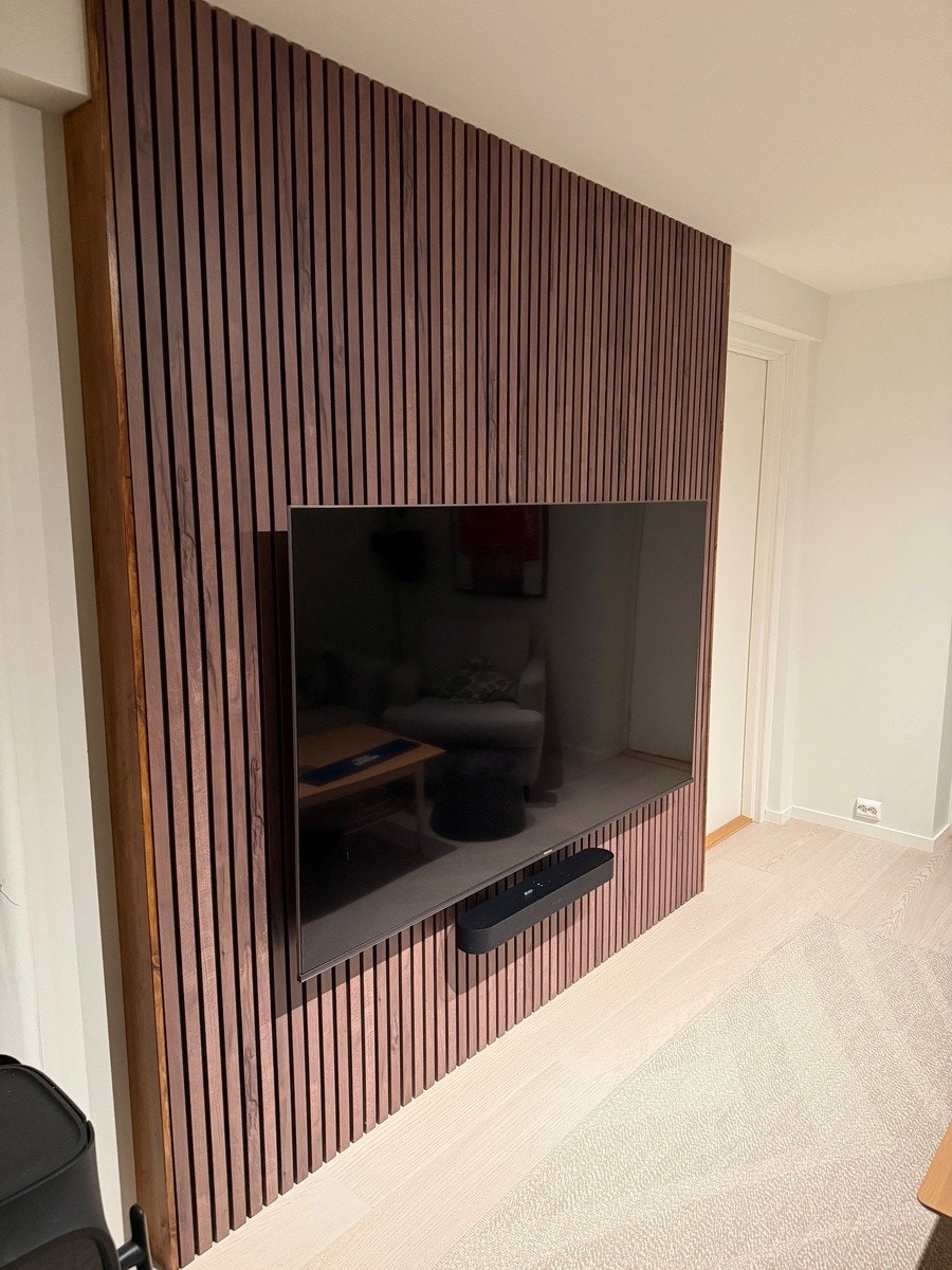 Tv, spilevegg, og surround Galleribilde