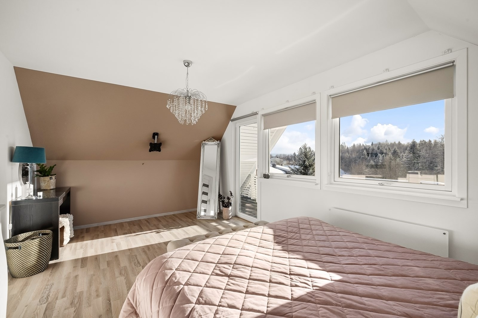 Utgang til en sørøstvendt terrasse på 10 kvm. Galleribilde