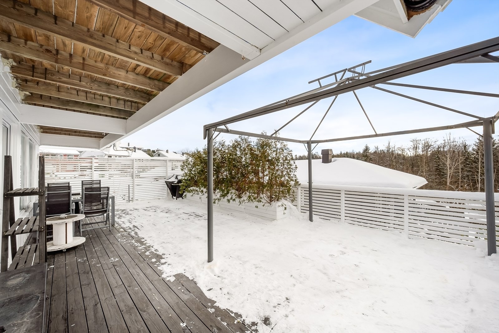 Solrike terrasser på totalt 59 kvm. Begge er sørøstvendt. Galleribilde