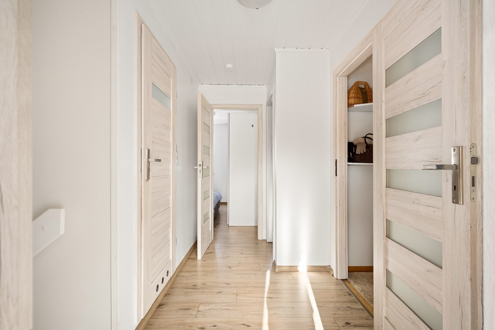 2. etasjen inneholder tre gode soverom, bad og omkledningsrom/bod. Galleribilde