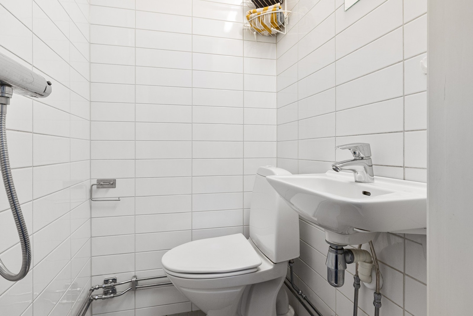 Flislagt baderom fra 2010 (iflg. tidligere salgsoppgave) med elektrisk gulvvarme. Galleribilde