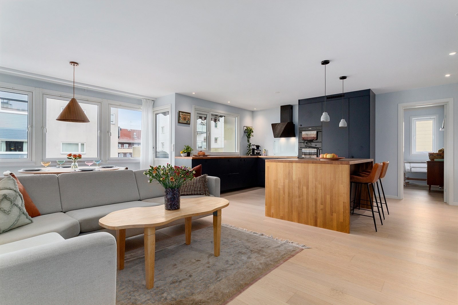 Velkommen til Nils Huus´ gate 11! Presentert av Kenny Nguyen og Eirik Halvorsen v/Nordvik Bolig. Fotograf: Christofer Svensson Galleribilde