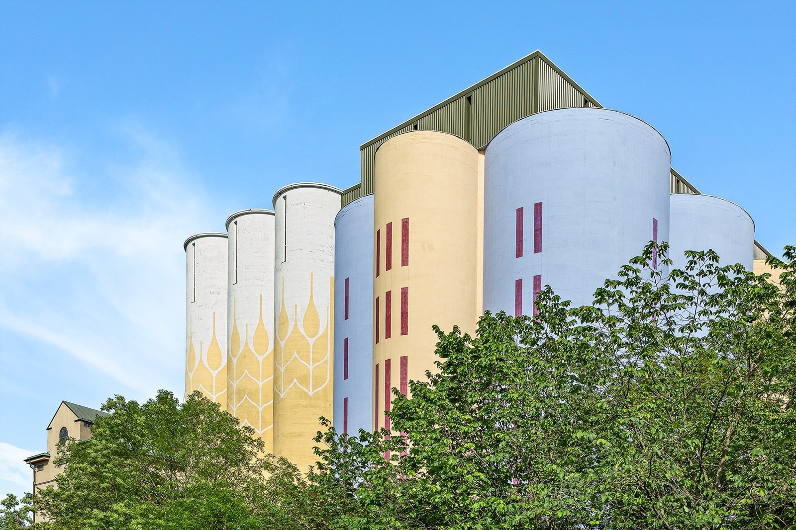 Området har et særpreg og spennende kontraster til moderne bebyggelse. Galleribilde