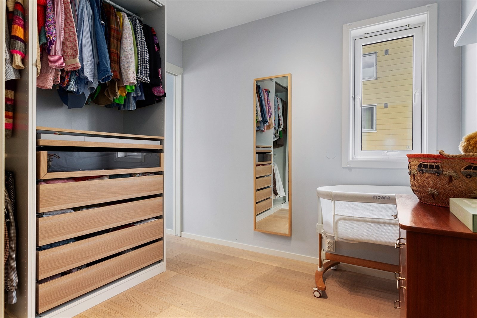 Dette er et praktisk rom med potensial for etablering av soverom nummer tre. Galleribilde