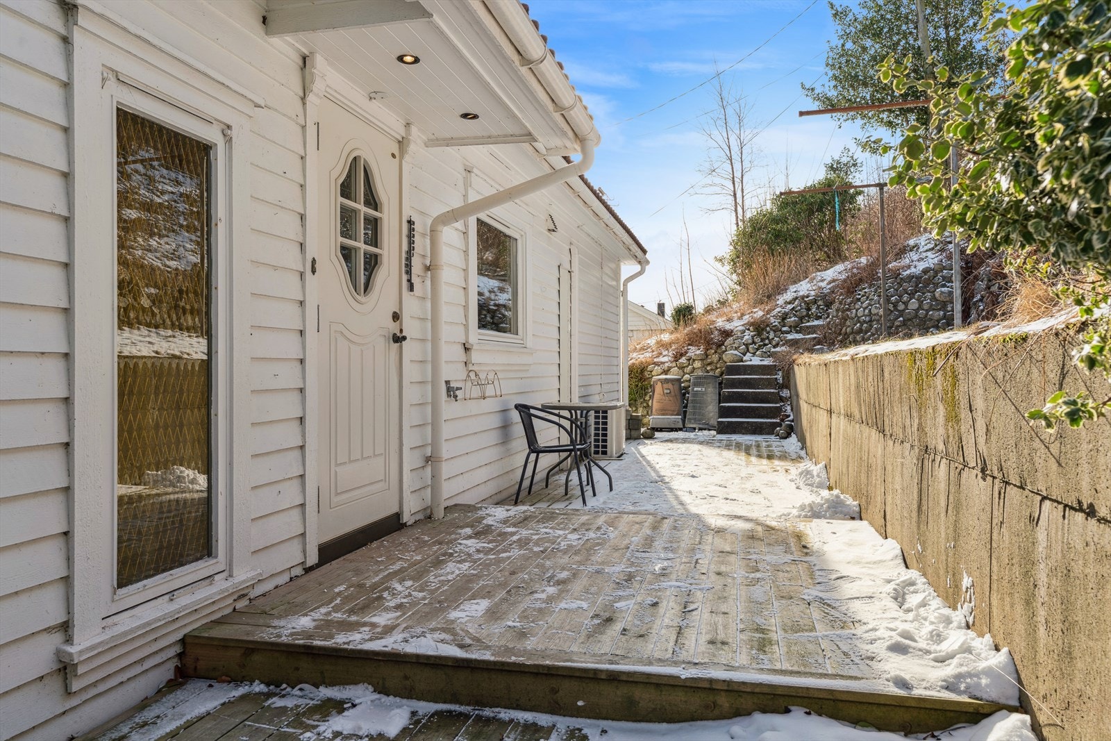 Ny platting ved inngangspartiet ønsker deg velkommen inn! Galleribilde