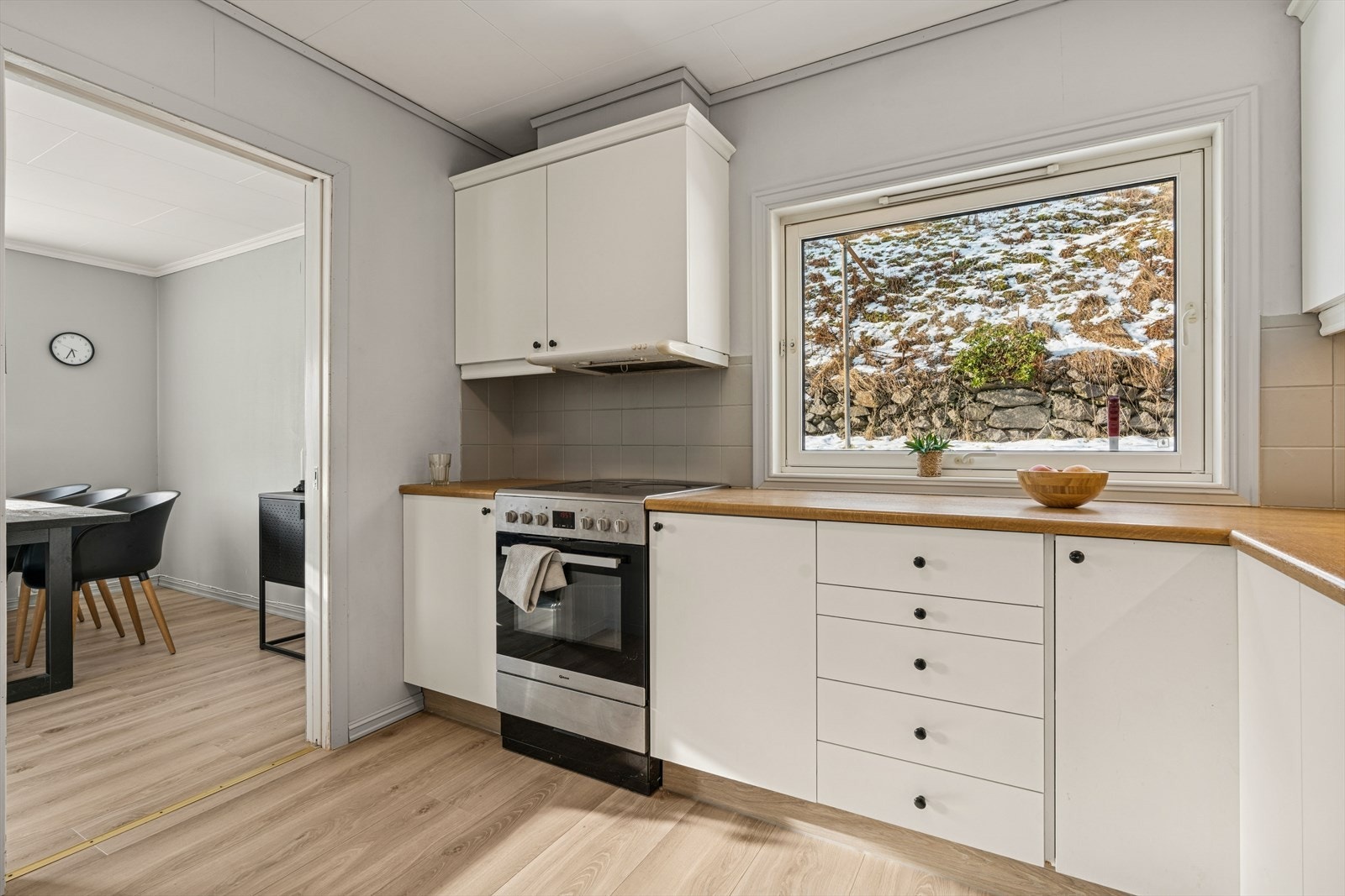 Kjøkkenventilator med avtrekk ut. Galleribilde