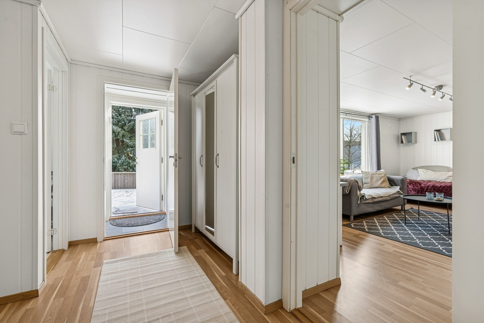 Egen inngang. Galleribilde