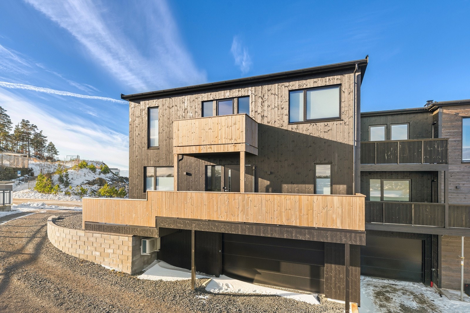 Lekker og nyere familiebolig på Dvergsnes med gjennomførte og smarte løsninger - Treningsrom- Garasje - Utsikt! Galleribilde