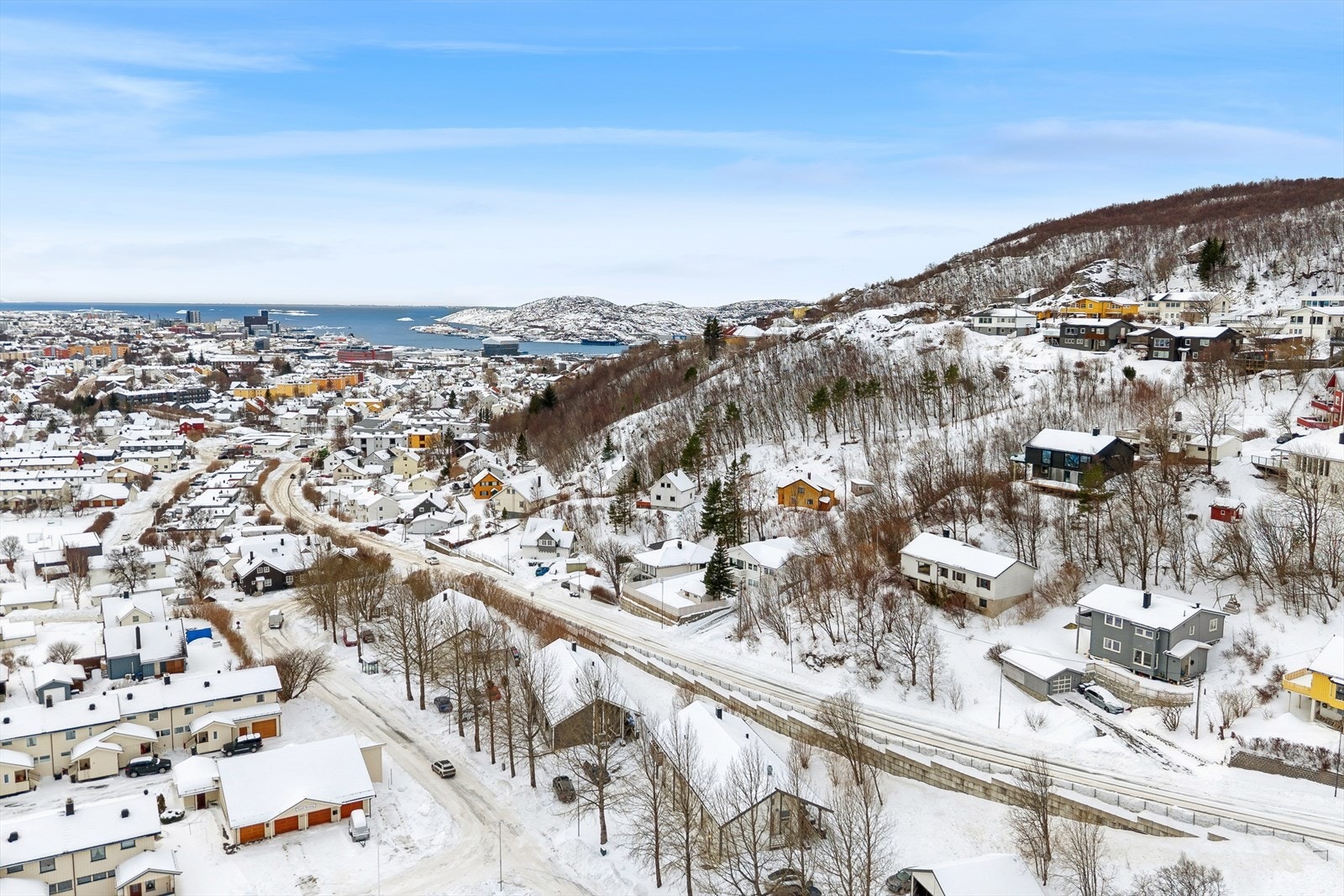 Sentral beliggenhet med kort vei til City Nord og Trekanten kjøpesenter med et stort utvalg av butikker, optiker og apotek m.m . Galleribilde