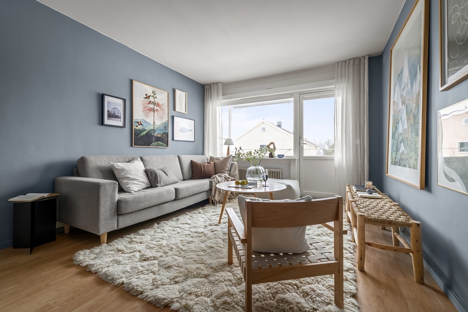 Her er det god plass til sofa med tilhørende salongbord og tv-seksjon Galleribilde