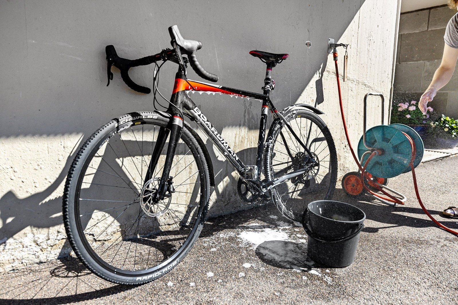 Utvendig vannkran - perfekt til å vaske sykkel eller hund Galleribilde