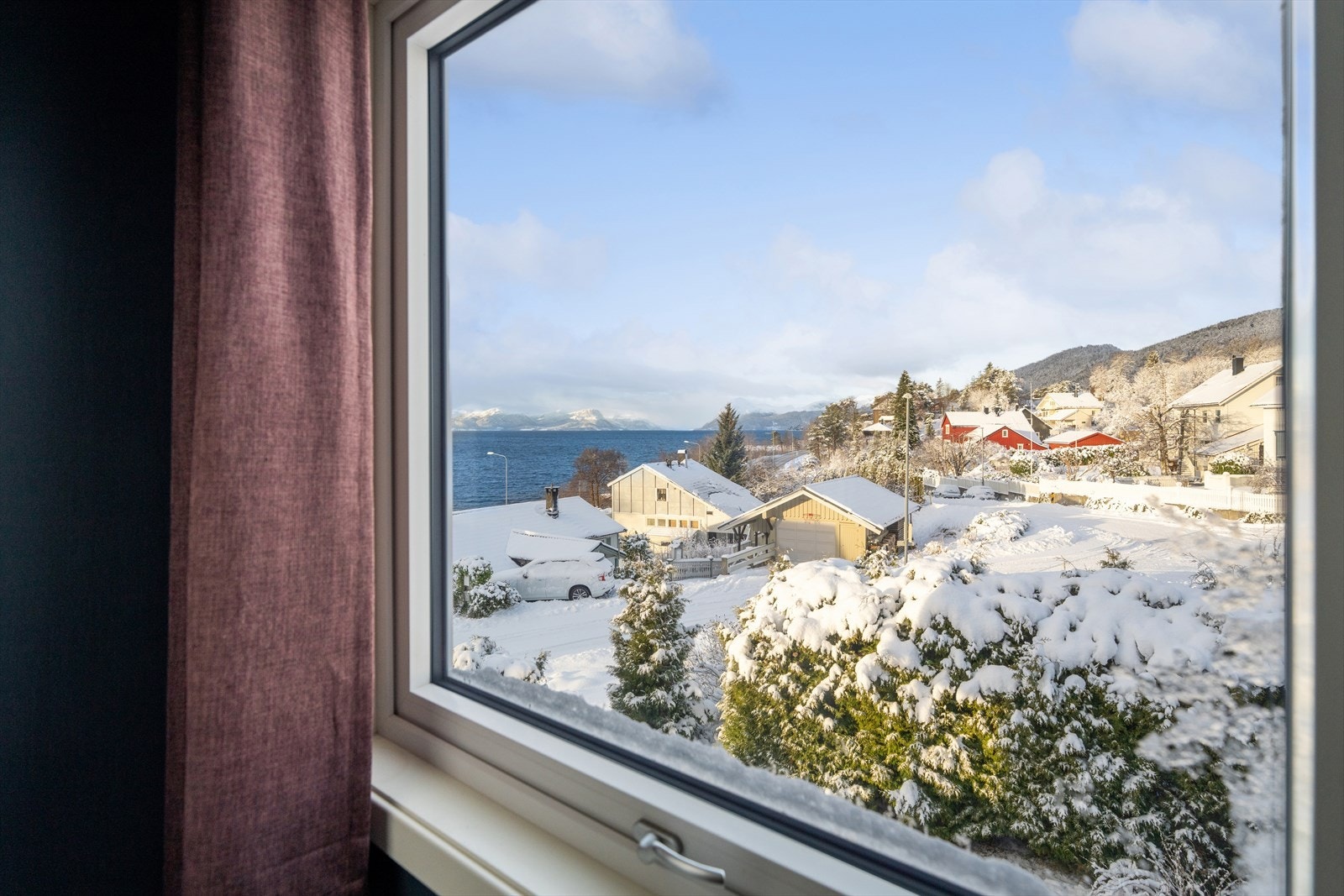 Alkoven har et rolig preg og utsikt mot nærområdet. Galleribilde