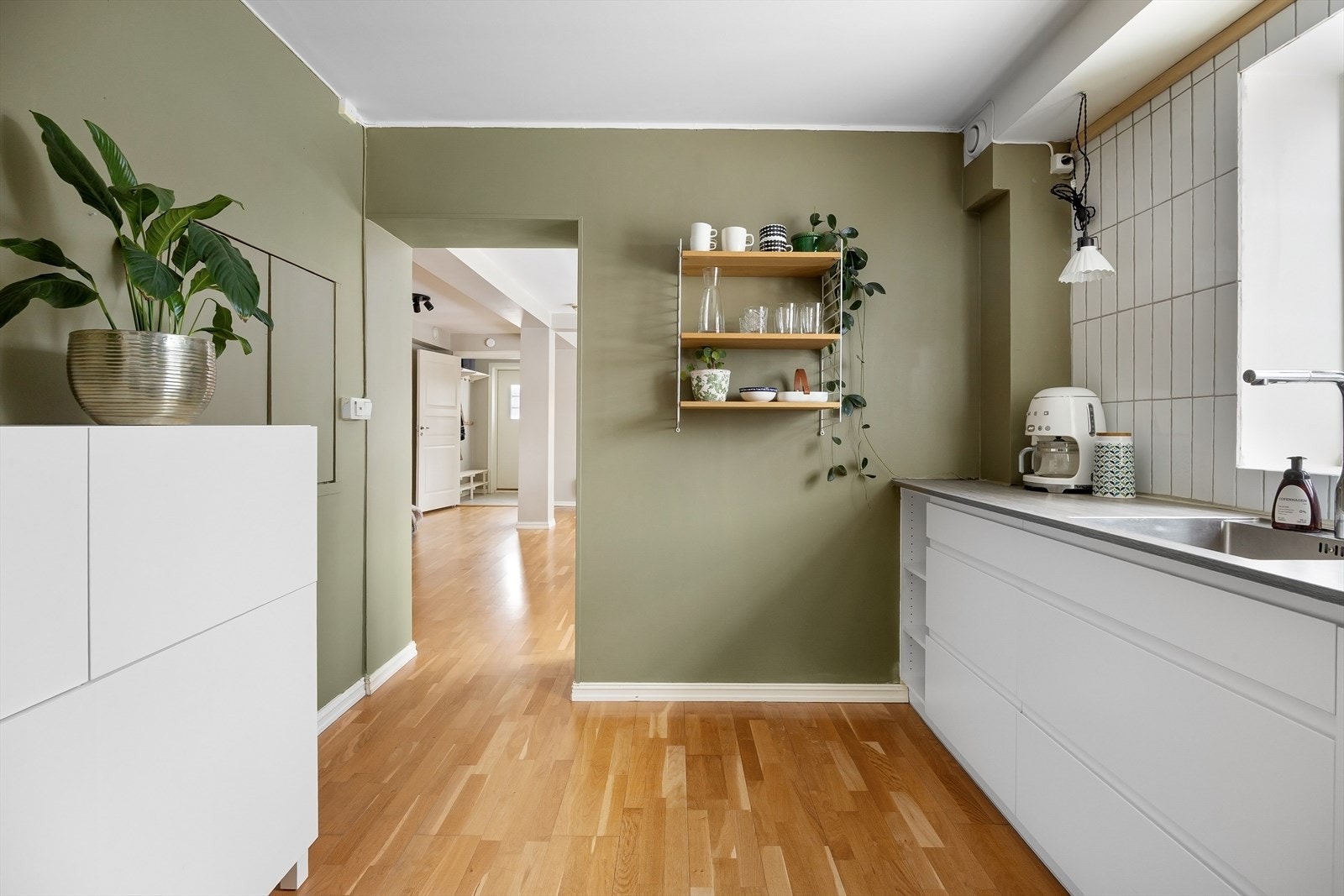 Det er installert komfyrvakt og lekkasjestopper. Galleribilde