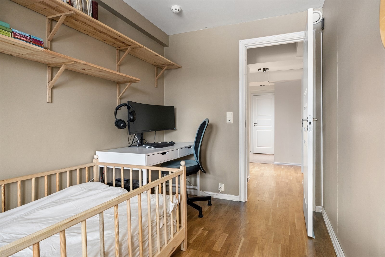 Rommet passer ypperlig som barnerom, gjesterom eller kontor. Galleribilde