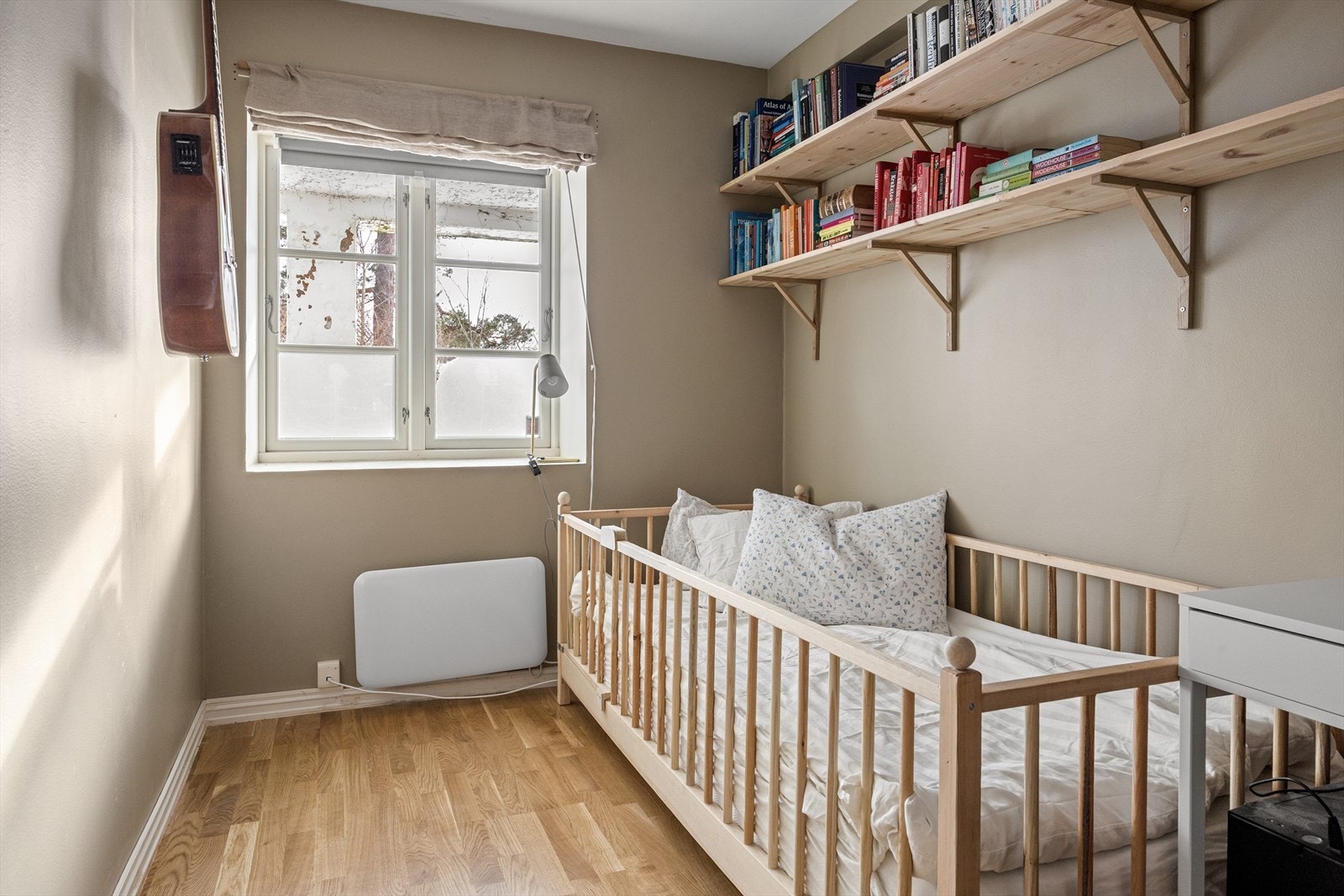 Soverom III | Rommet har god plass til seng og garderbodeløsning. Galleribilde