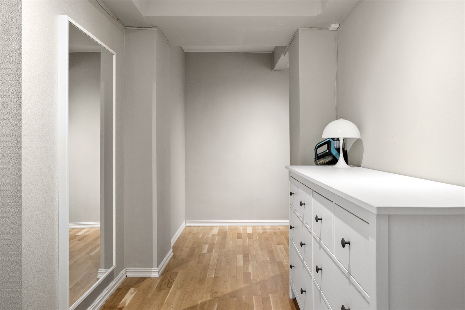 Mellomgang. Galleribilde