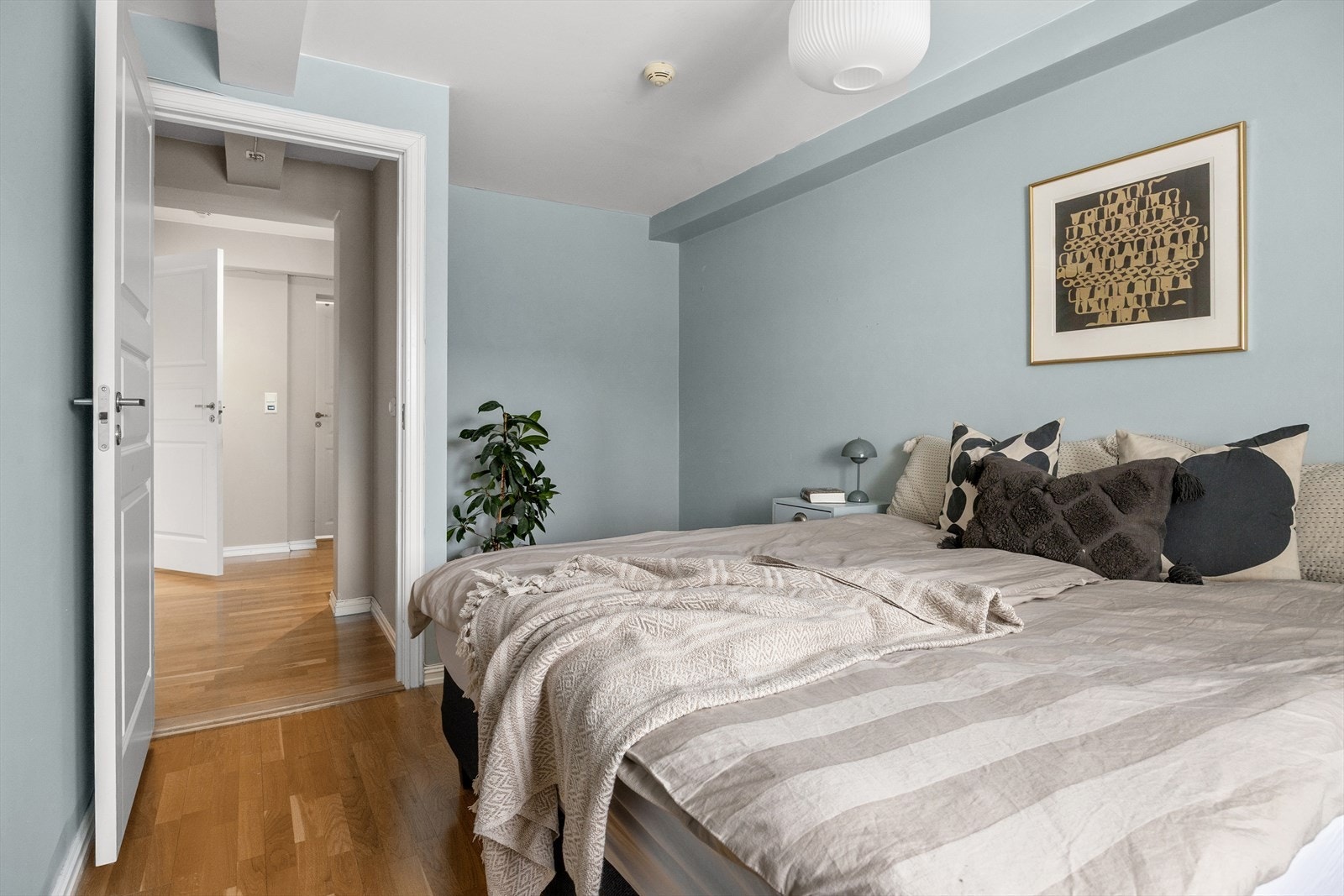 Rommets størrelse gir gode innredningsmuligheter. Galleribilde