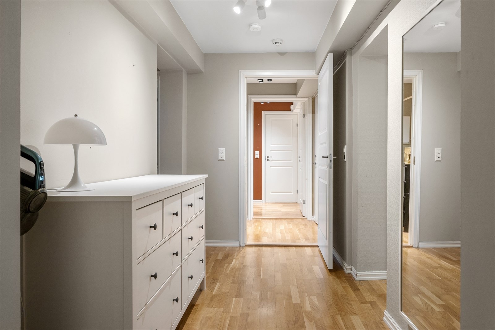 Mellomgang. Galleribilde