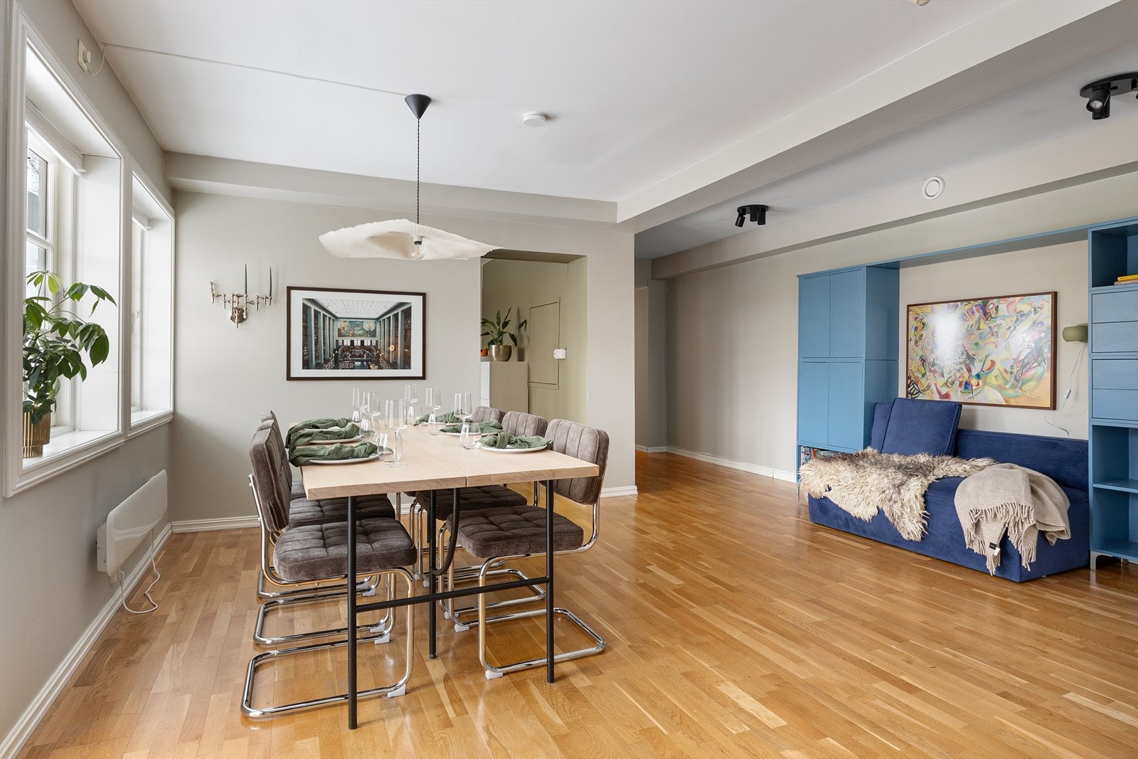 Boligen har en svært familievennlig planløsning og mange gode kvaliteter. Galleribilde