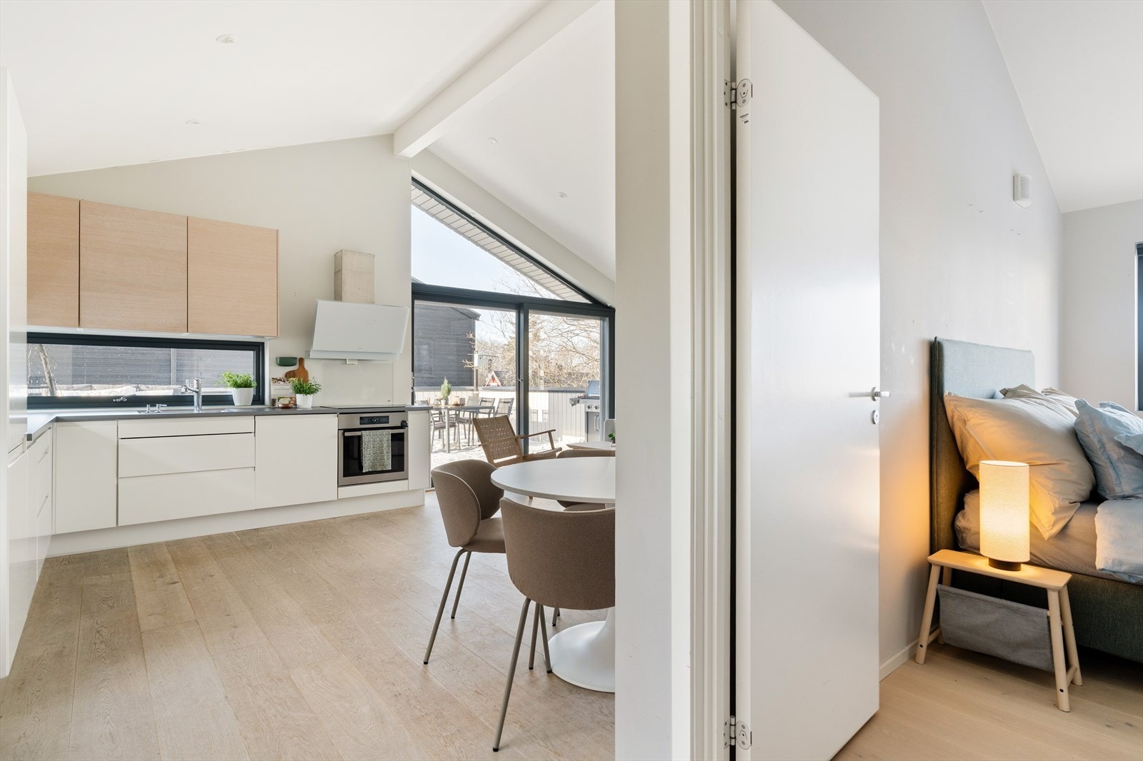 Hovedsoverommet ligger i andre etasje og utgjør ca. 12 kvm. Galleribilde