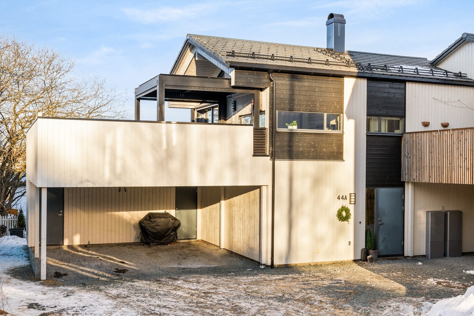 Boligen ble oppført i 2016 av Norgeshus og holder en svært høy standard med gjennomtenkte løsninger og et smakfullt uttrykk. Galleribilde