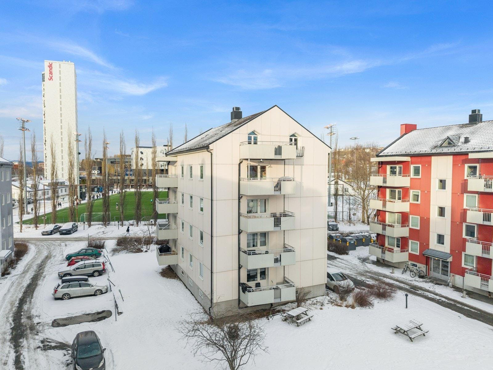 Selger opplyser om at gang oppe og nede, kjøkken og WC loft er nymalt i 2026. Galleribilde