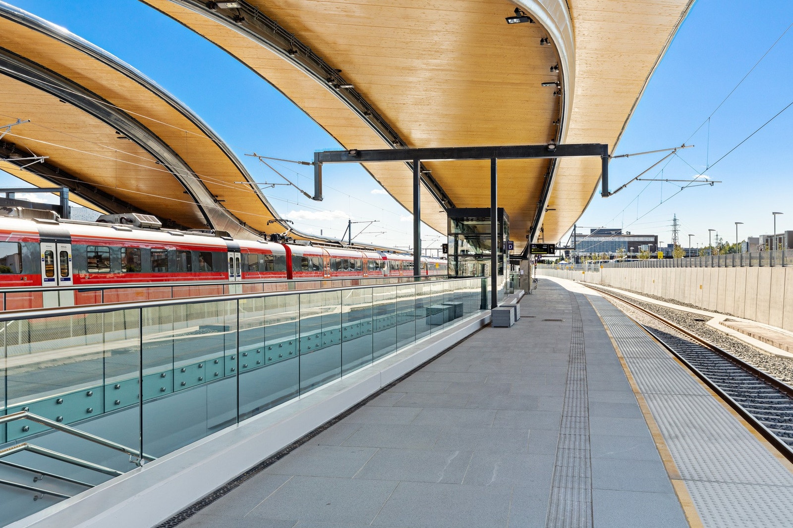 Det er ca 10-12 min. gange til sentrum, og toget fra Ski stasjon bruker kun rundt 12 minutter til Oslo S. Galleribilde