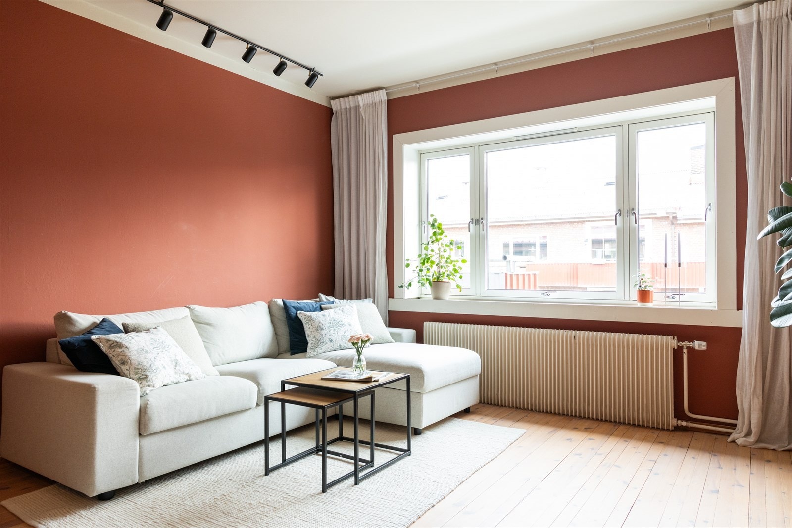 Varmtvann, fyring, TV og internett er inkludert i felleskostnadene. Galleribilde