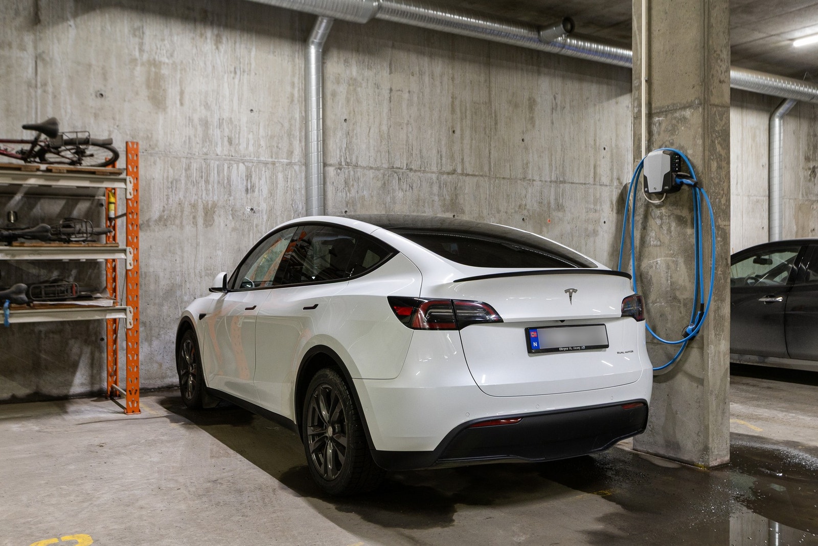 Leiligheten disponerer én garasjeplass med elbillader. Galleribilde