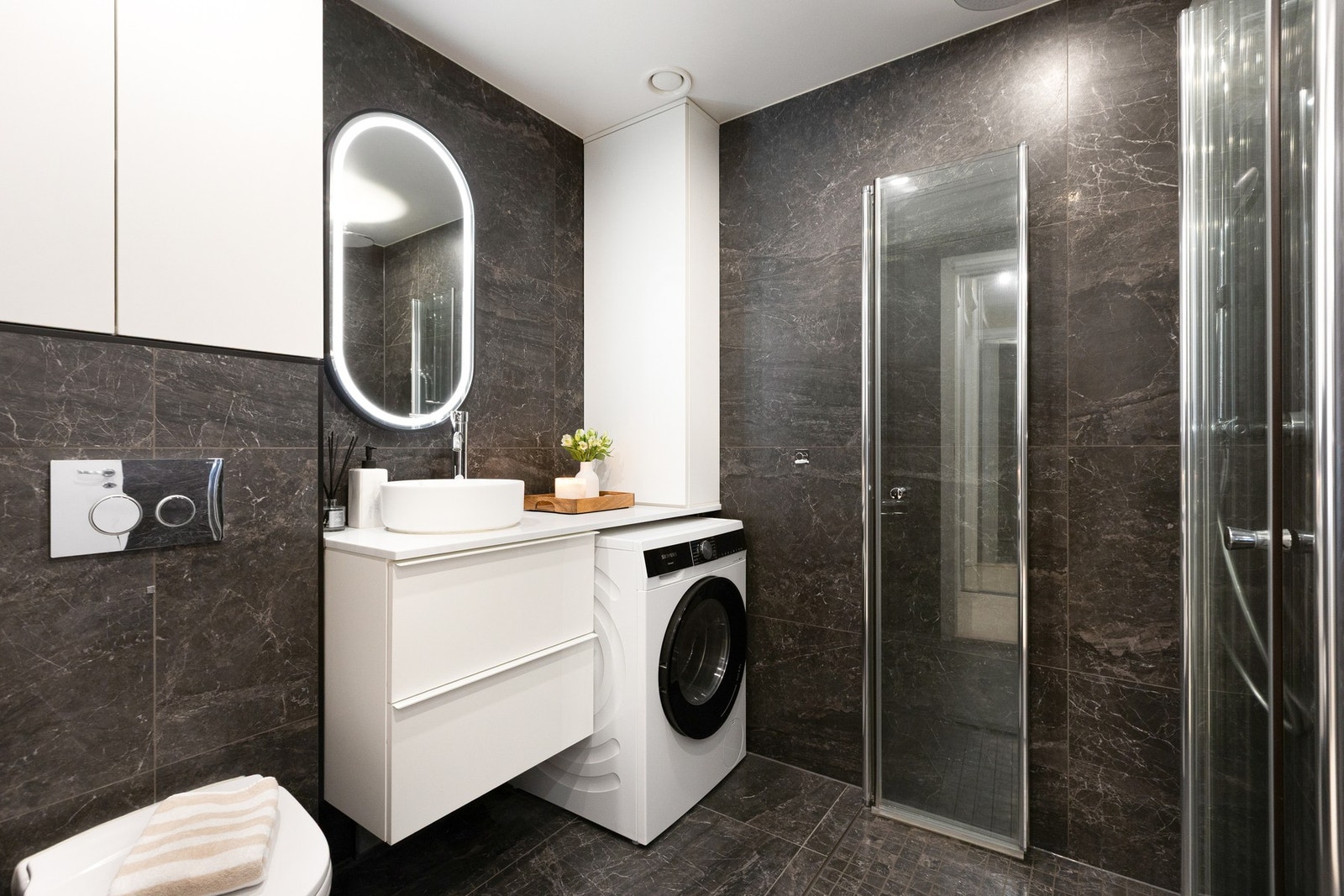 Det delikate baderommet ble oppgradert i 2023. Galleribilde