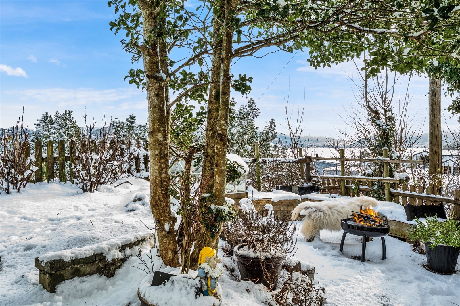 Nydelig utsikt uansett hvor på tomten du befinner deg. Galleribilde