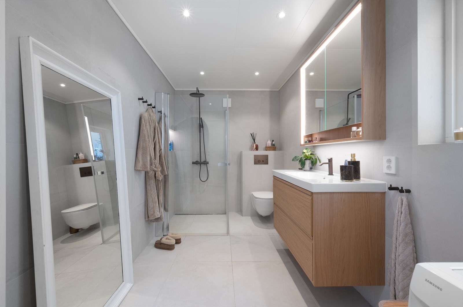 Boligens bad er helt nytt fra 2025. Stilrent med svært moderne løsninger. Galleribilde