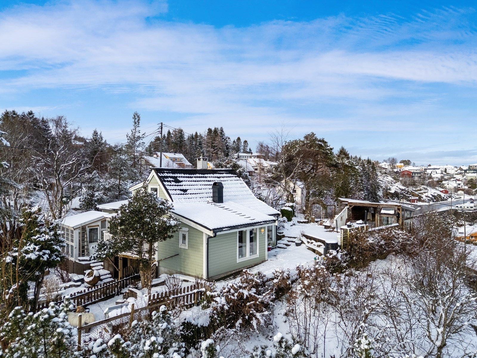 Høy, fri og solrik beliggenhet på Erdal. Galleribilde