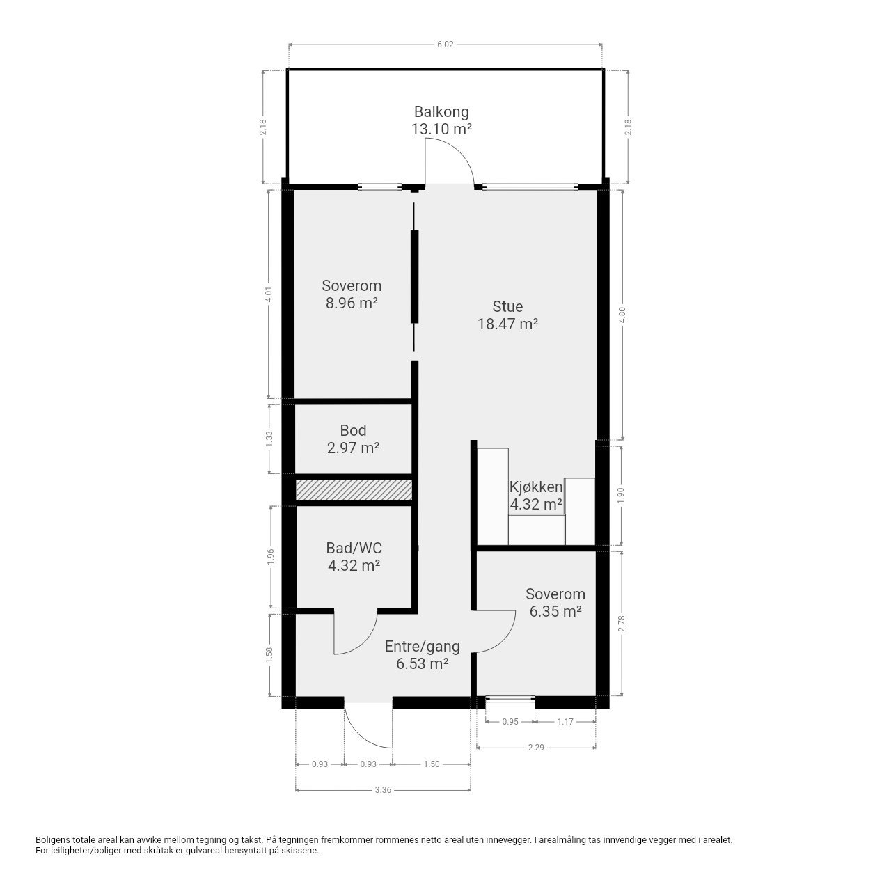 Plantegningen viser en leilighet med stue, kjøkken, bad, bod, entré, og to soverom, samt en romslig balkong på 13 m². Galleribilde